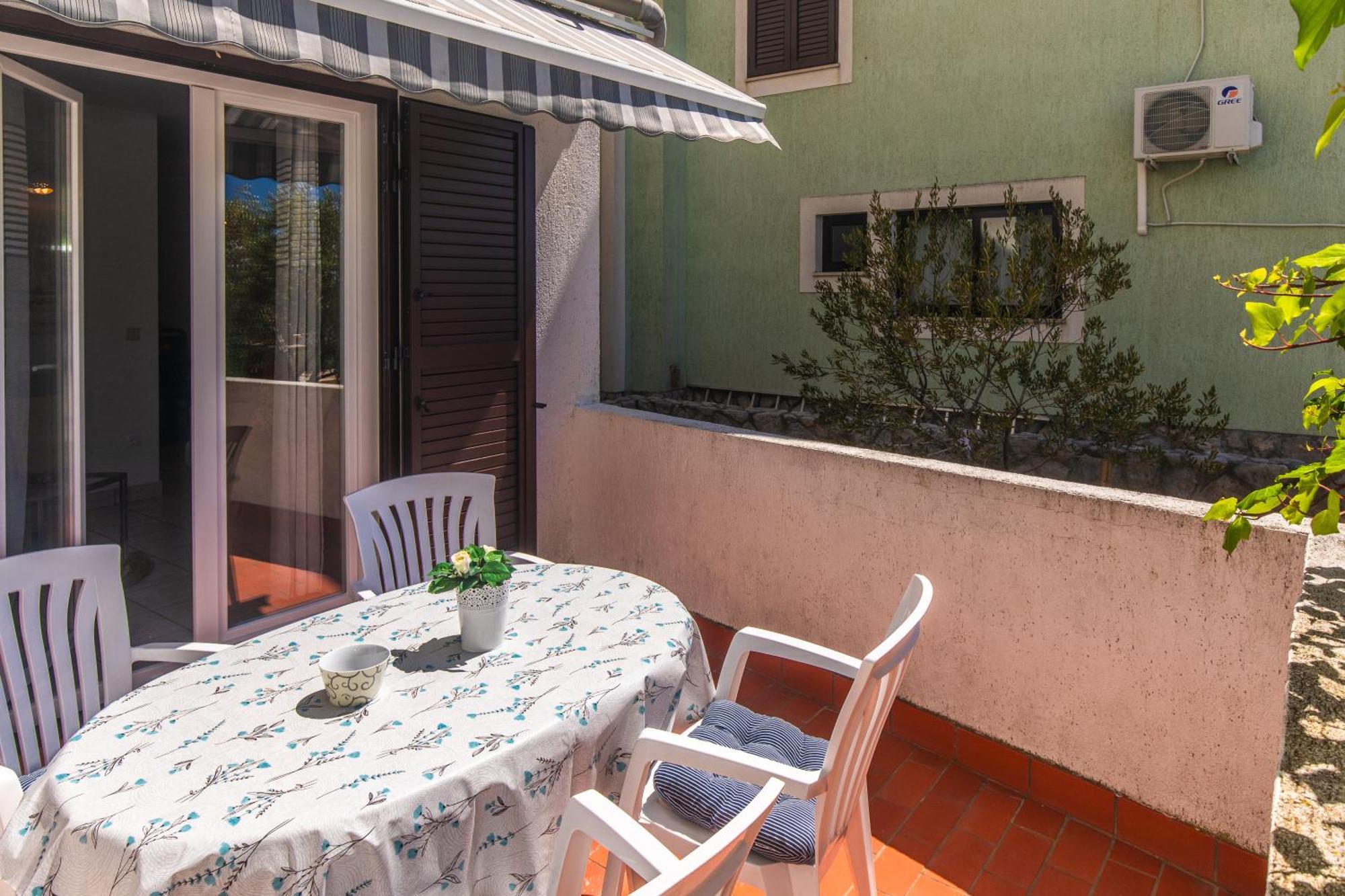 Apartment Laura Punat Exterior photo